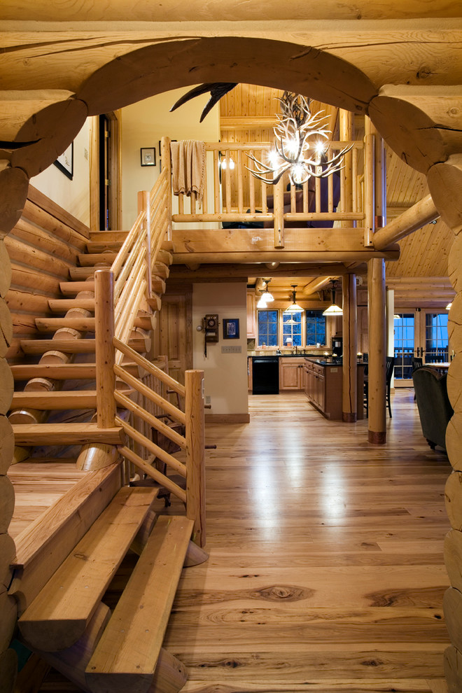 Idées déco pour un escalier classique avec des marches en bois.