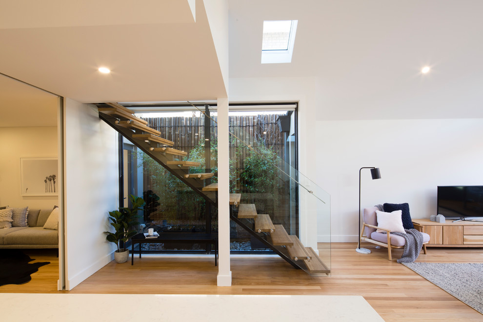 Gerade, Große Moderne Treppe mit offenen Setzstufen in Sydney