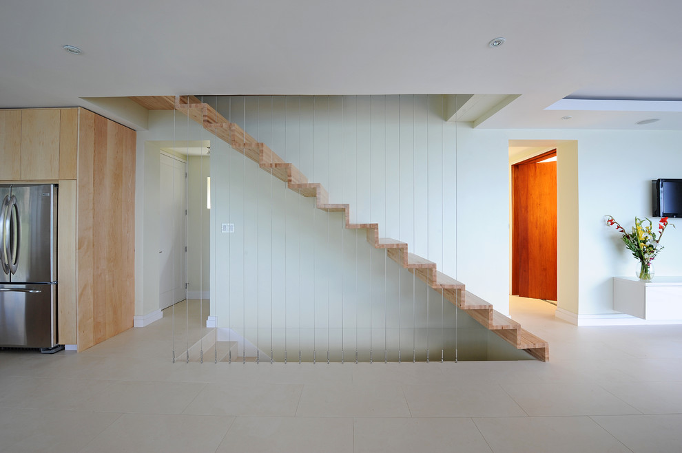 Staircase - contemporary staircase idea in Miami