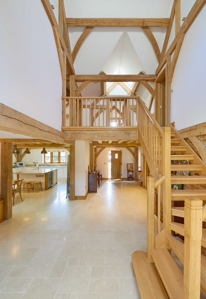 Пример оригинального дизайна: угловая лестница в стиле рустика с деревянными ступенями и деревянными перилами без подступенок