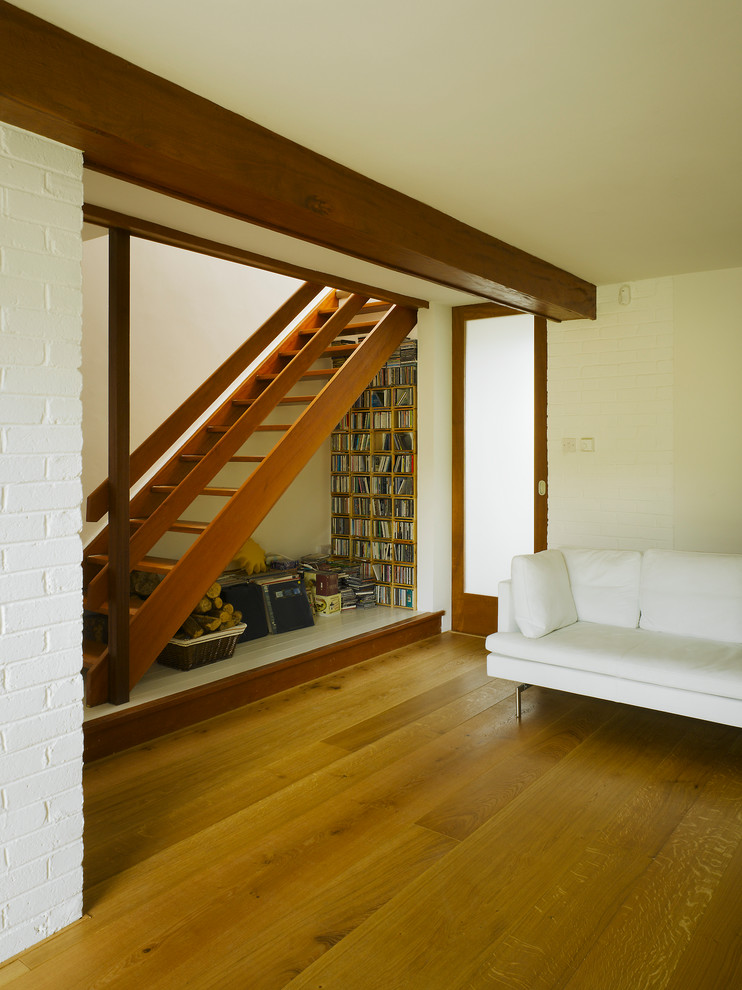 Modern wood straight staircase in Dublin with open risers.