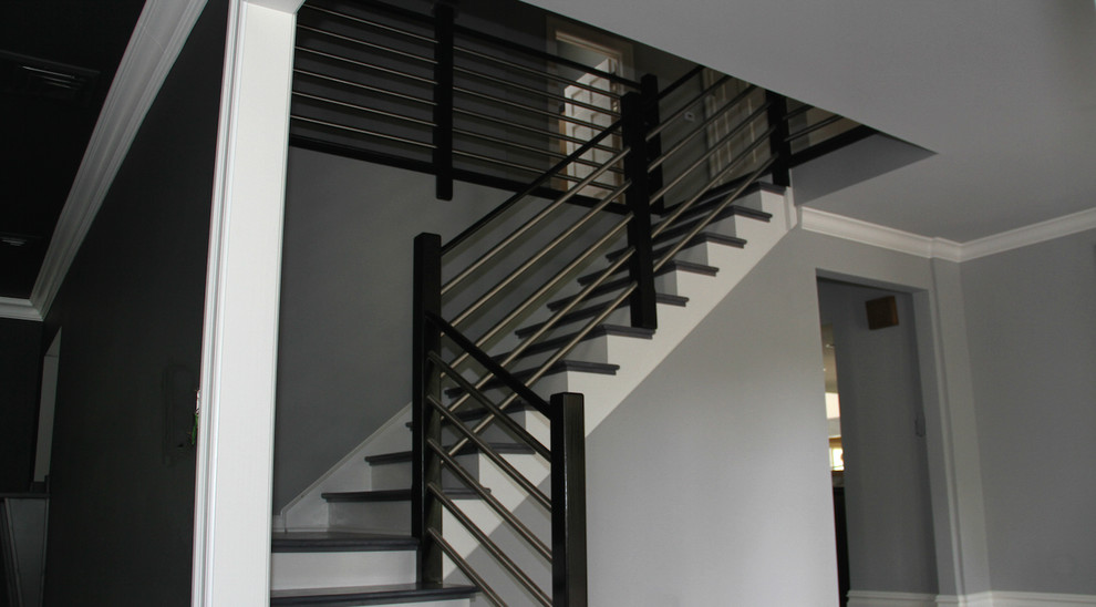 Источник вдохновения для домашнего уюта: большая угловая деревянная лестница в современном стиле с деревянными ступенями