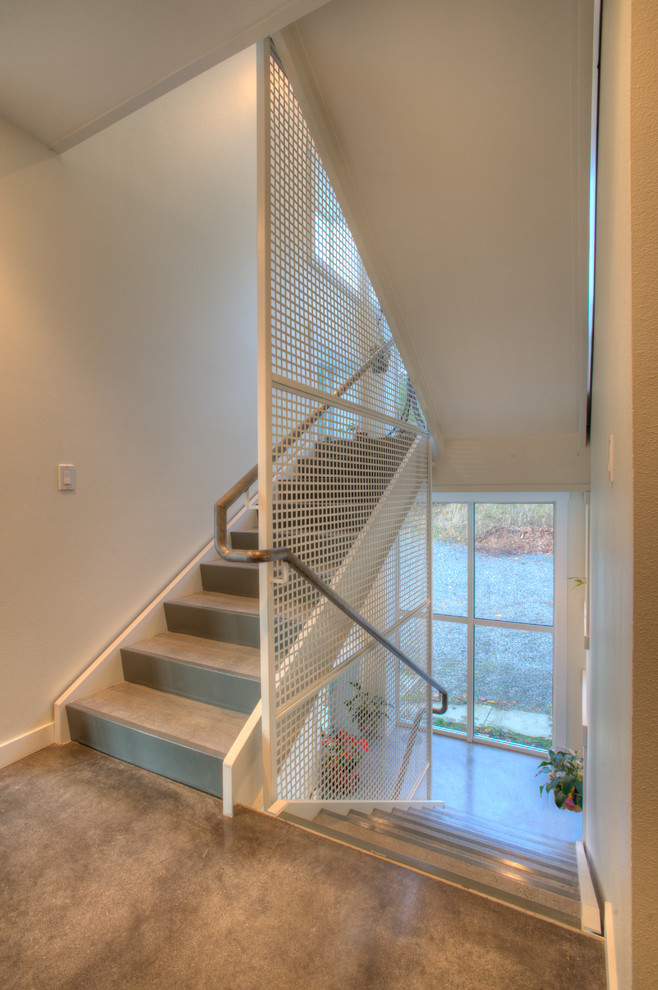 Cette photo montre un escalier moderne en U.