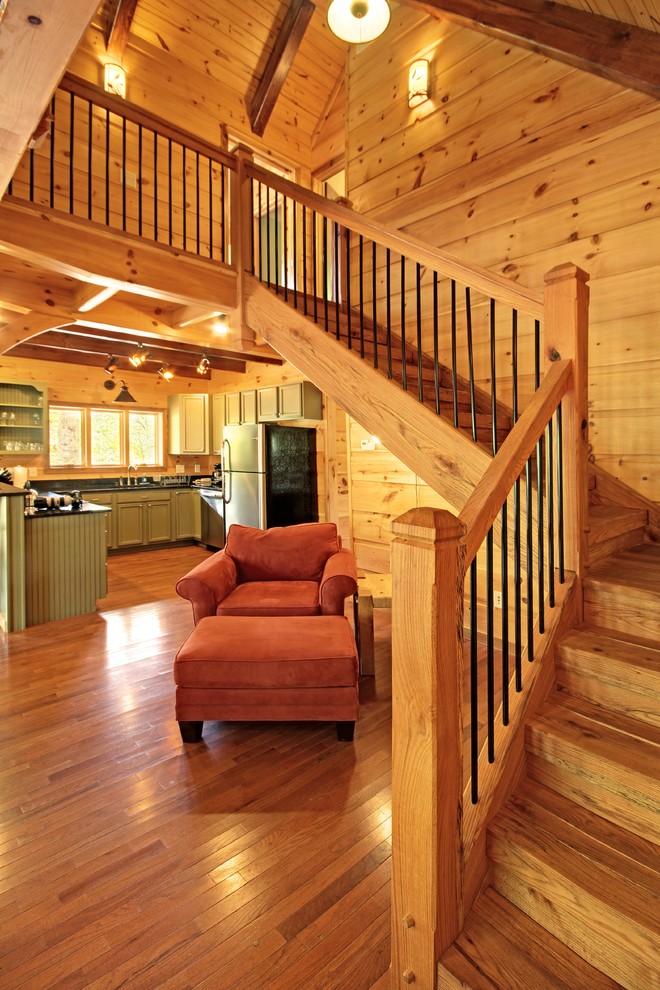 Modelo de escalera en L rústica grande con escalones de madera y contrahuellas de madera