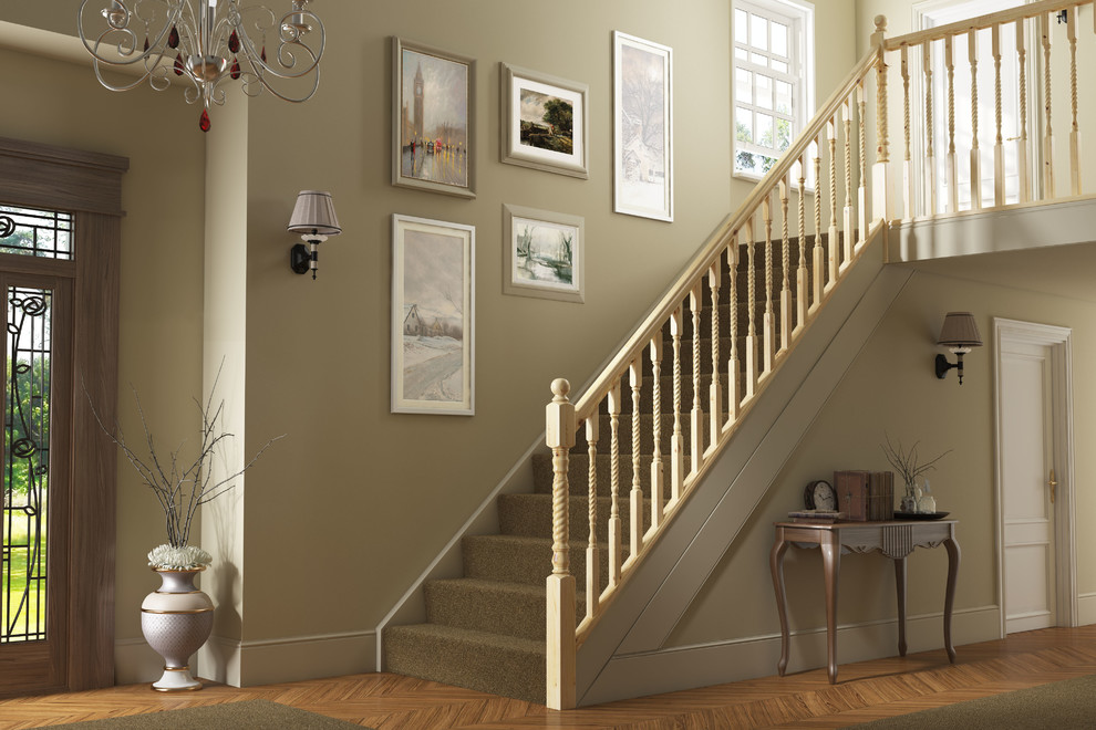 Diseño de escalera recta contemporánea con escalones enmoquetados, contrahuellas enmoquetadas y barandilla de madera