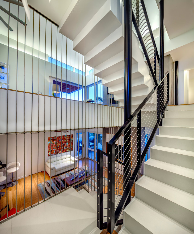 Moderne Treppe in U-Form mit Acrylglas-Treppenstufen in Tampa