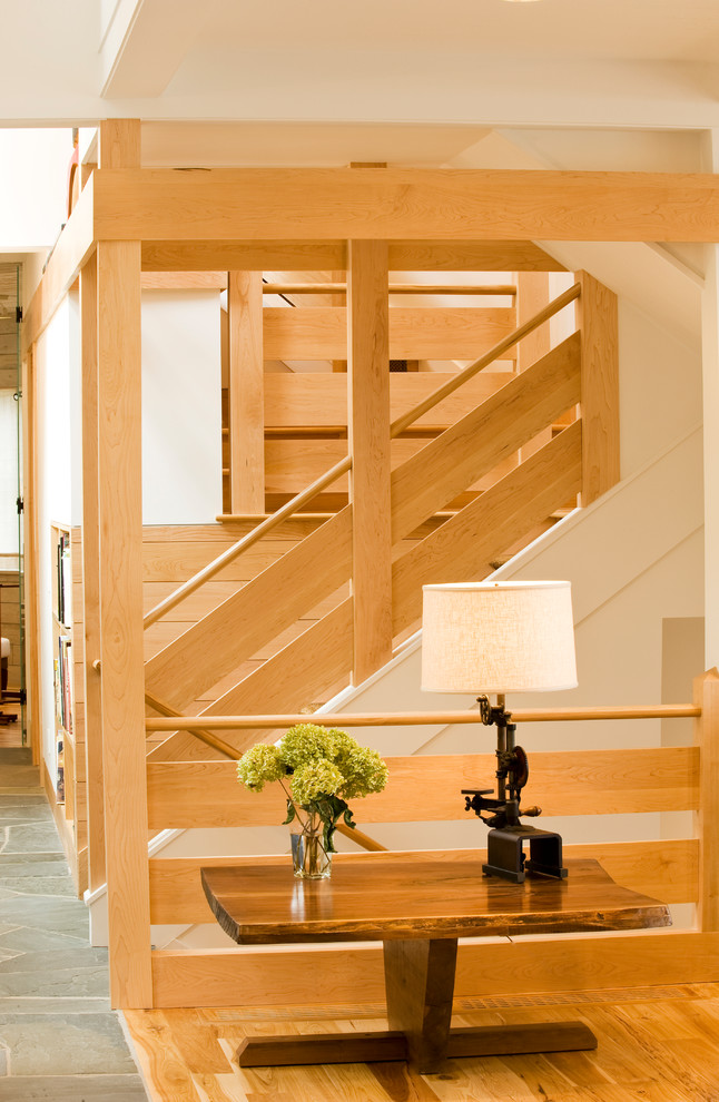 Ejemplo de escalera recta contemporánea grande sin contrahuella con escalones de madera y barandilla de madera