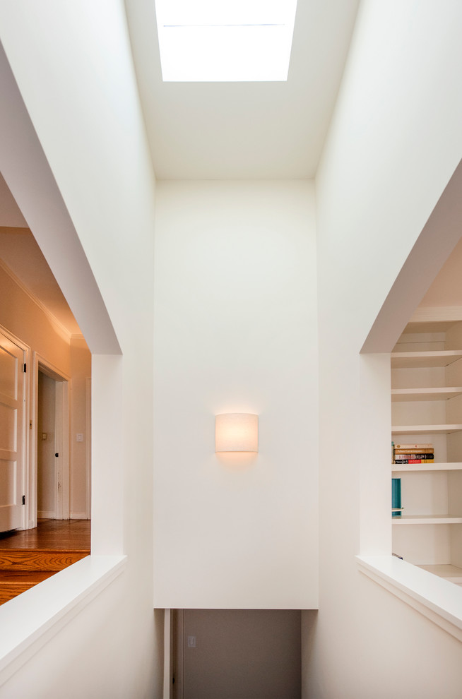 Example of a transitional staircase design in San Francisco