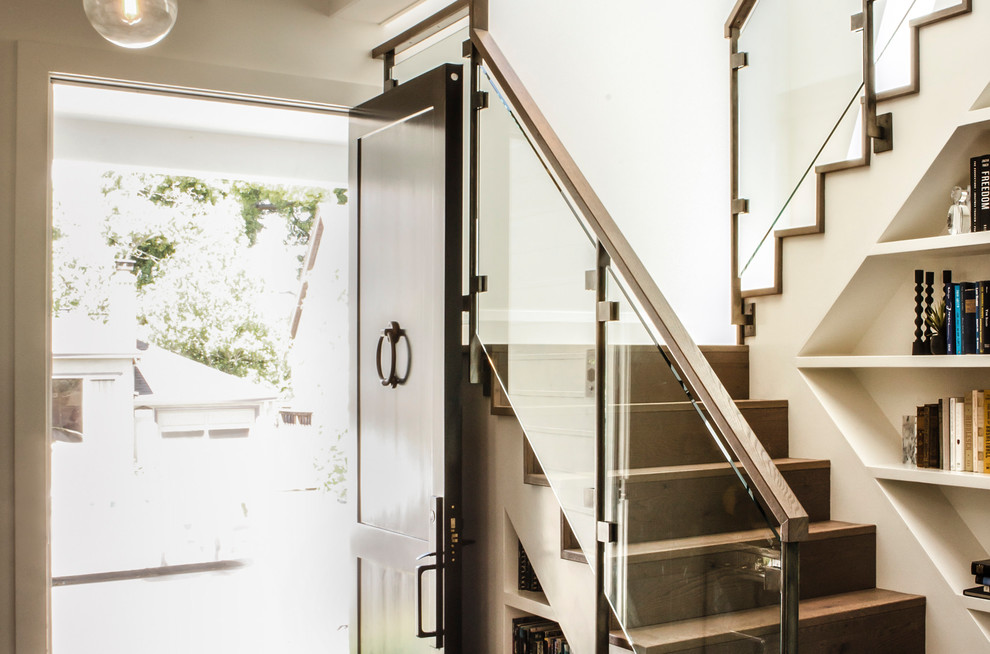 Источник вдохновения для домашнего уюта: лестница среднего размера в стиле неоклассика (современная классика)