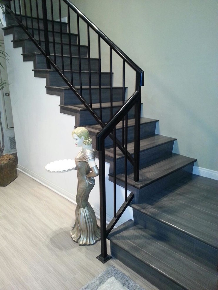Mittelgroße Moderne Treppe in L-Form mit Holz-Setzstufen in Los Angeles