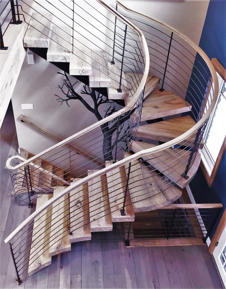 Стильный дизайн: большая п-образная лестница в современном стиле с деревянными ступенями и перилами из смешанных материалов без подступенок - последний тренд