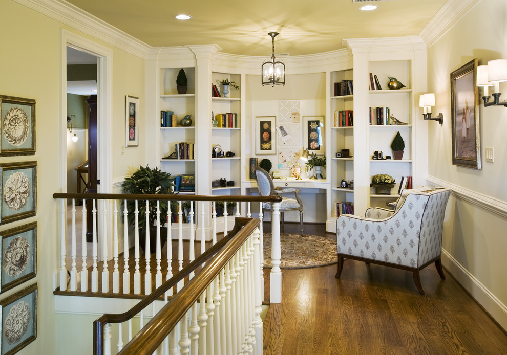 Staircase - traditional staircase idea in Philadelphia