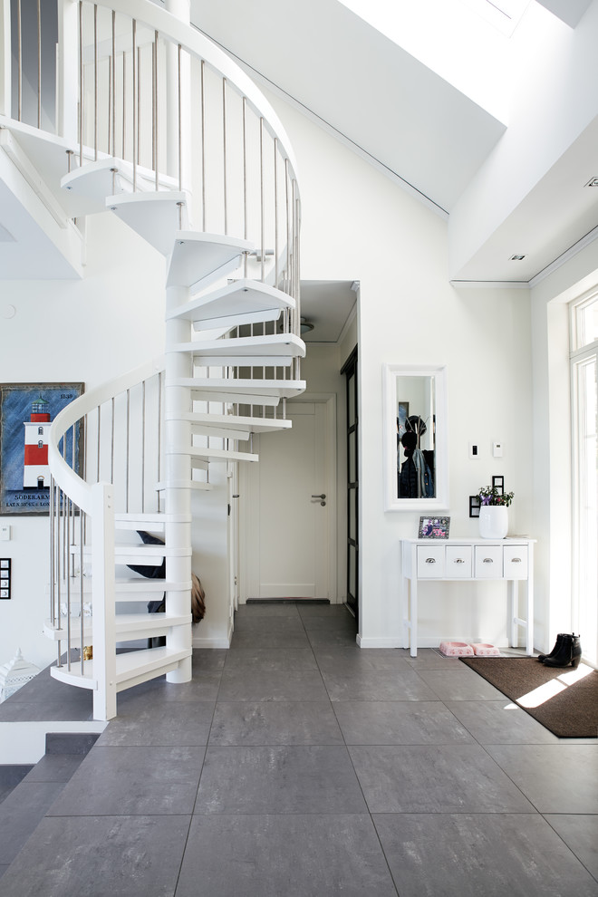 Exemple d'un escalier sans contremarche hélicoïdal scandinave.