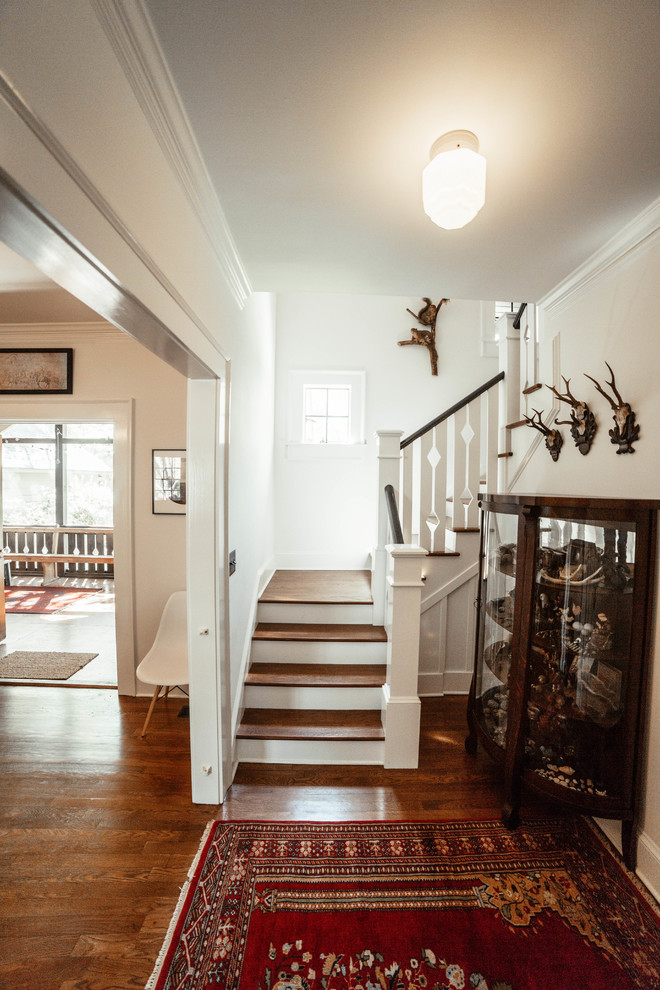 Design ideas for a traditional staircase in Atlanta with feature lighting.