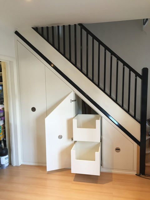 https://st.hzcdn.com/simgs/pictures/staircases/under-stairs-storage-mw-creative-carpentry-img~18f198c408e7723b_4-6231-1-96ad616.jpg