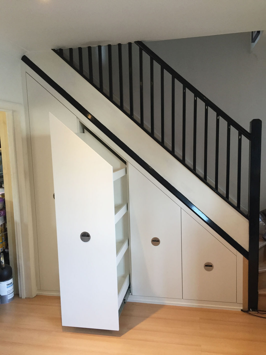 https://st.hzcdn.com/simgs/pictures/staircases/under-stairs-storage-mw-creative-carpentry-img~5161e33608e77239_16-6231-1-a02abcc.jpg