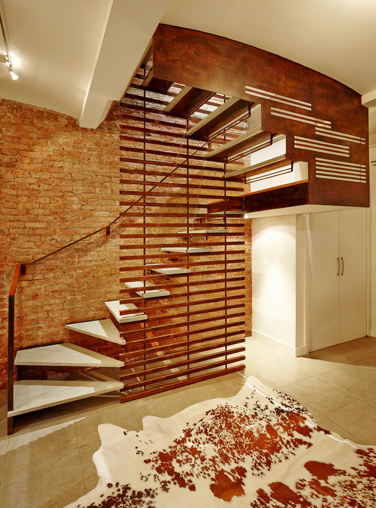 Источник вдохновения для домашнего уюта: п-образная лестница среднего размера в стиле кантри с деревянными ступенями и перилами из смешанных материалов без подступенок