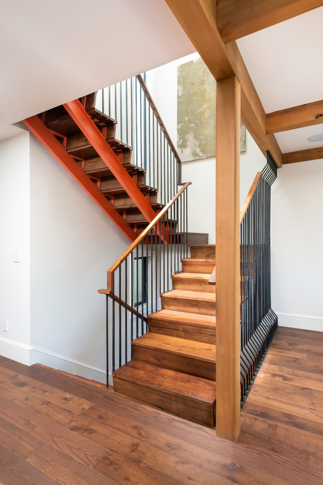 Aménagement d'un escalier contemporain en L avec des marches en bois, des contremarches en bois et palier.