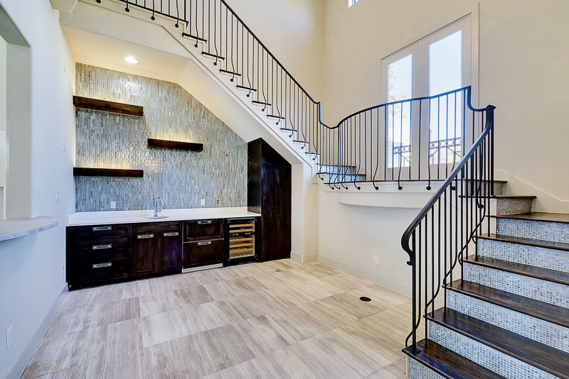 Photo of a traditional staircase in Dallas.