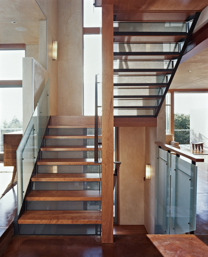 Cette photo montre un escalier sans contremarche moderne avec des marches en bois et palier.