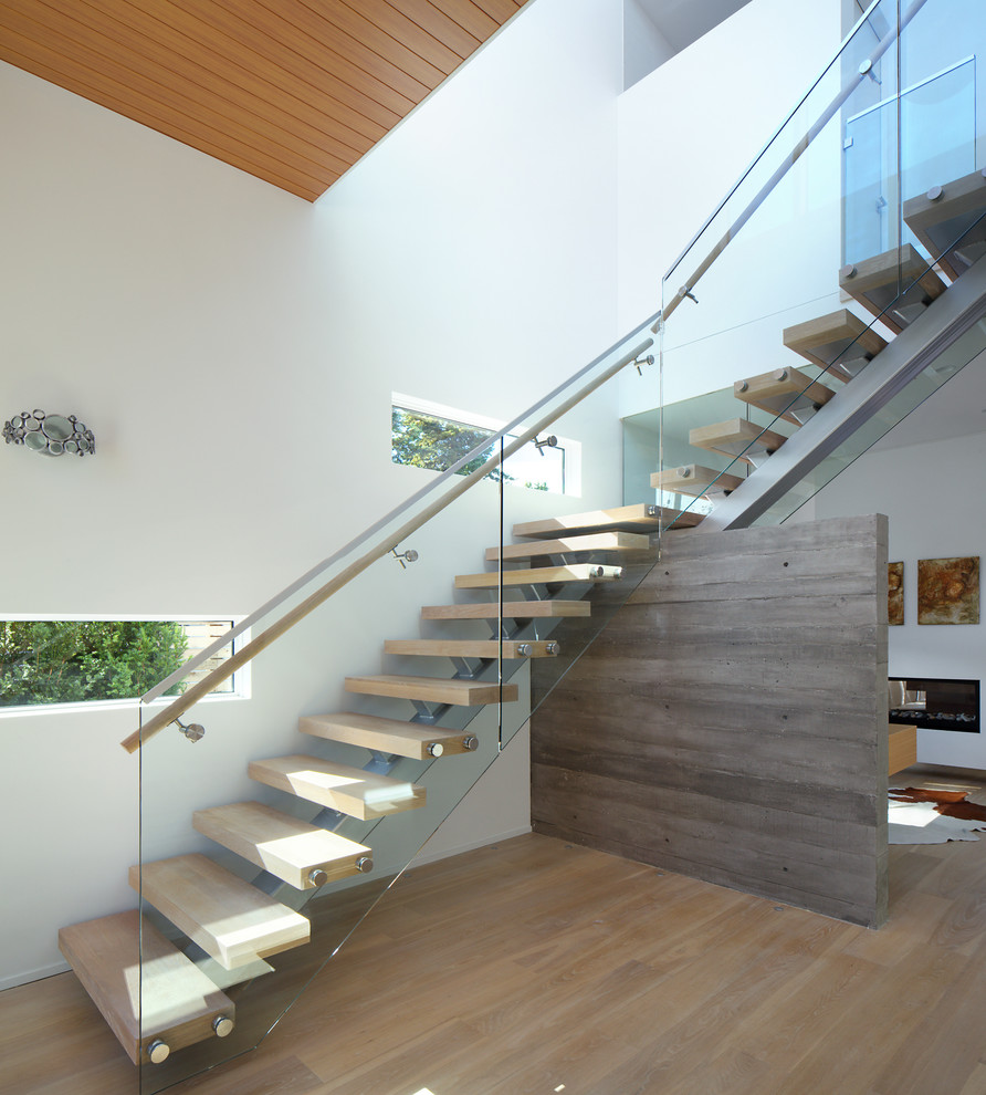 Design ideas for a traditional wood staircase in Vancouver.