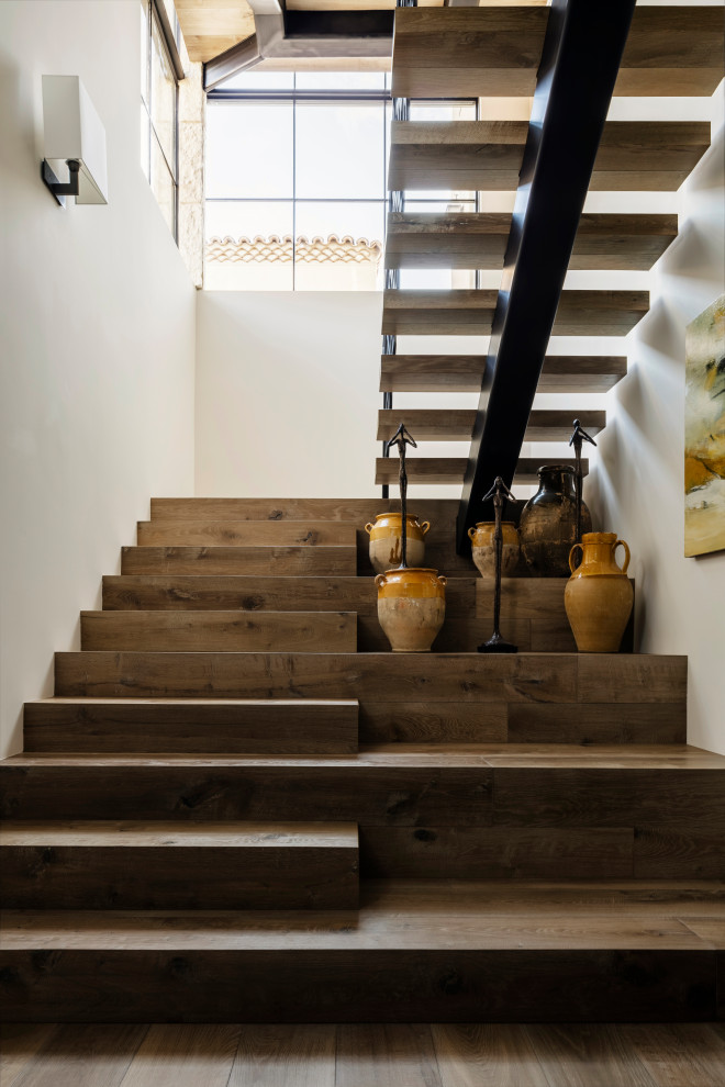 Modelo de escalera en U de estilo americano con escalones de madera y contrahuellas de madera