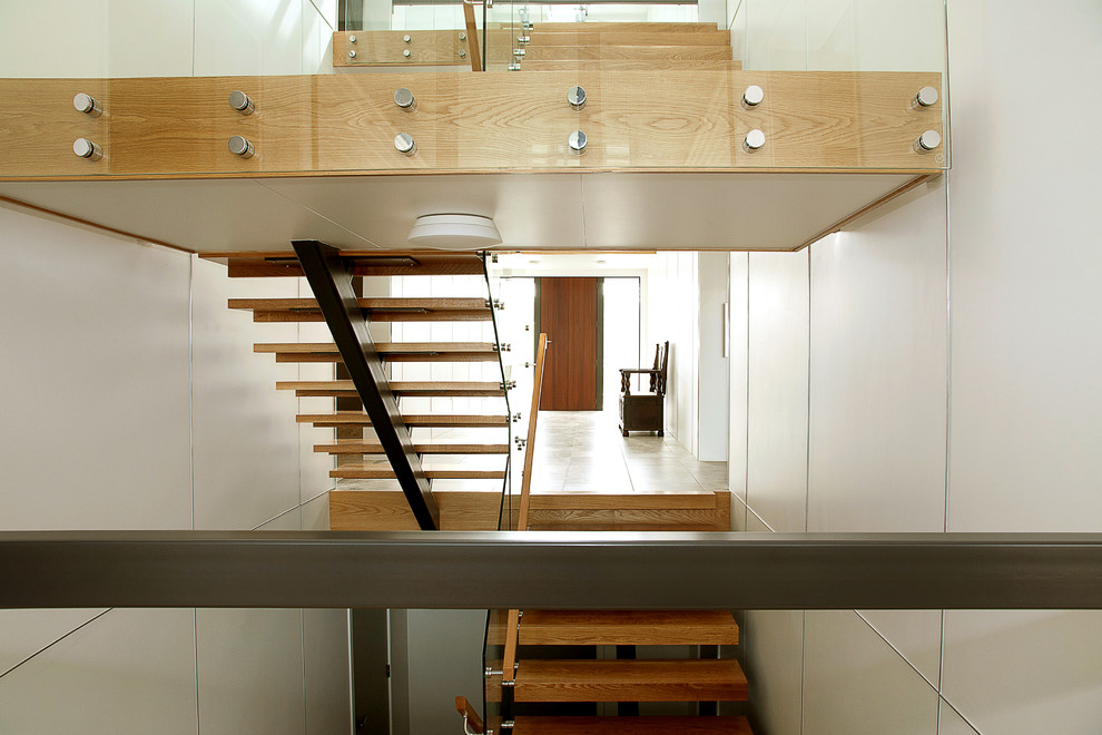 Inspiration för en funkis flytande trappa i trä, med öppna sättsteg