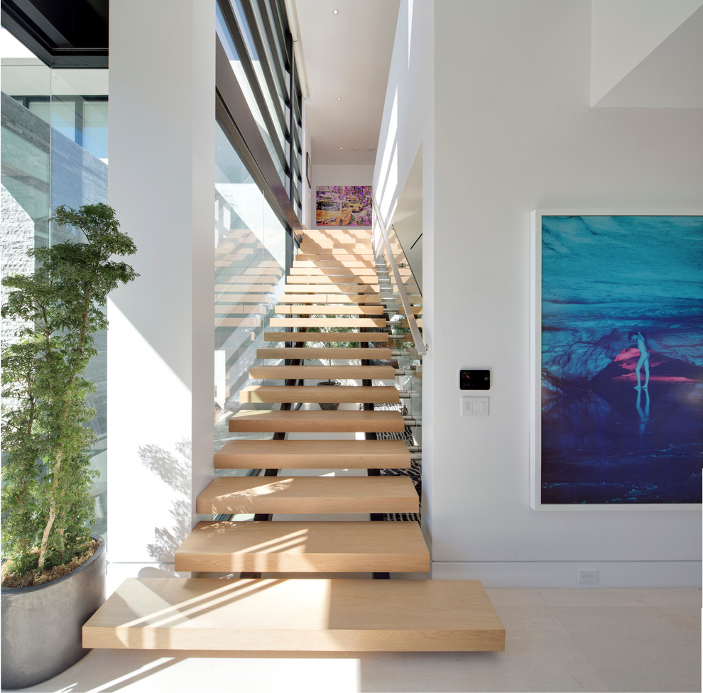 Imagen de escalera recta contemporánea extra grande sin contrahuella con escalones de madera