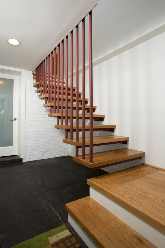 Foto de escalera en L minimalista de tamaño medio sin contrahuella con escalones de madera