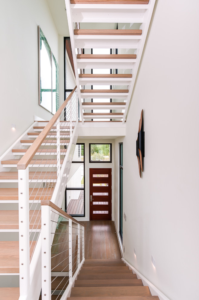 Design ideas for a modern staircase in Wilmington.