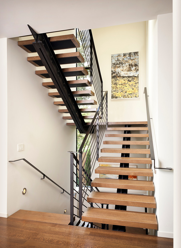 Свежая идея для дизайна: п-образная лестница в современном стиле с деревянными ступенями без подступенок - отличное фото интерьера