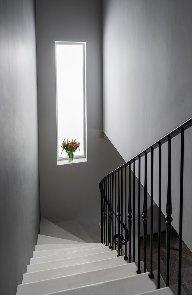 Идея дизайна: угловая лестница в стиле неоклассика (современная классика)