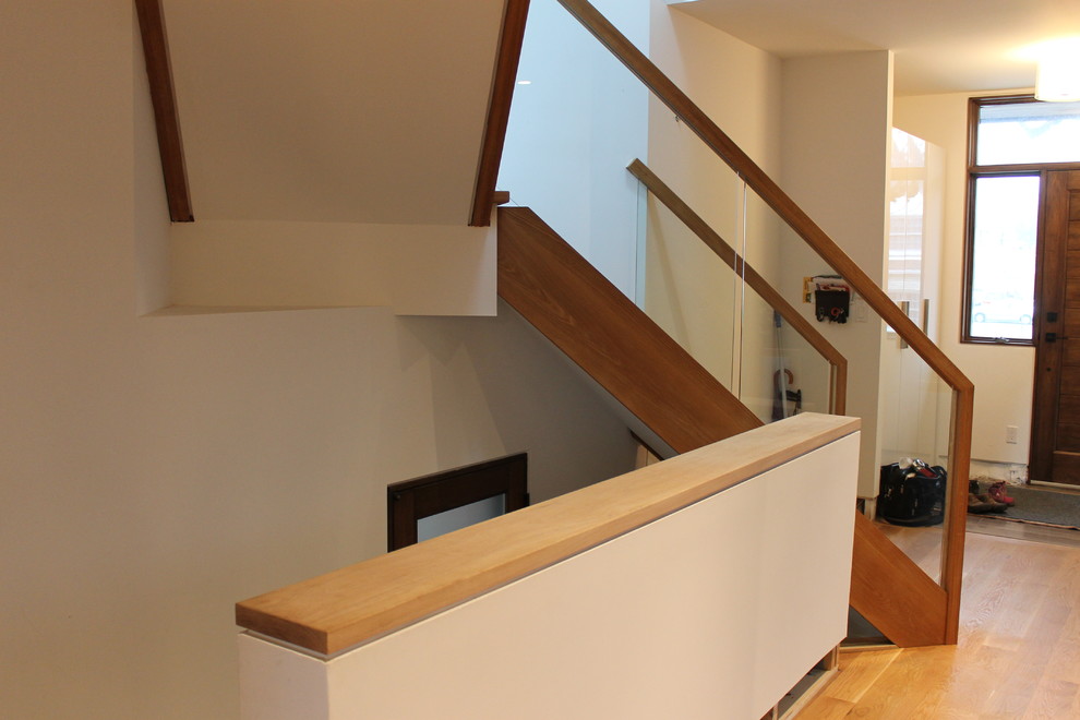 Minimalist staircase photo in Toronto
