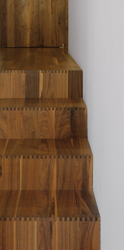 Gerade, Kleine Moderne Holztreppe mit Holz-Setzstufen in New York