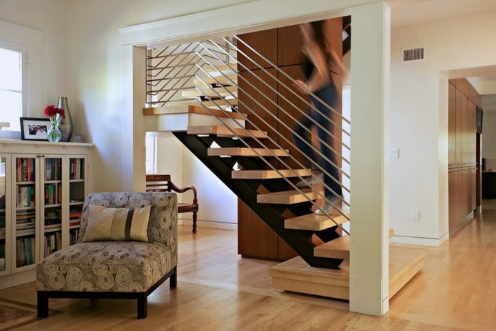 Staircase - contemporary staircase idea in Tampa