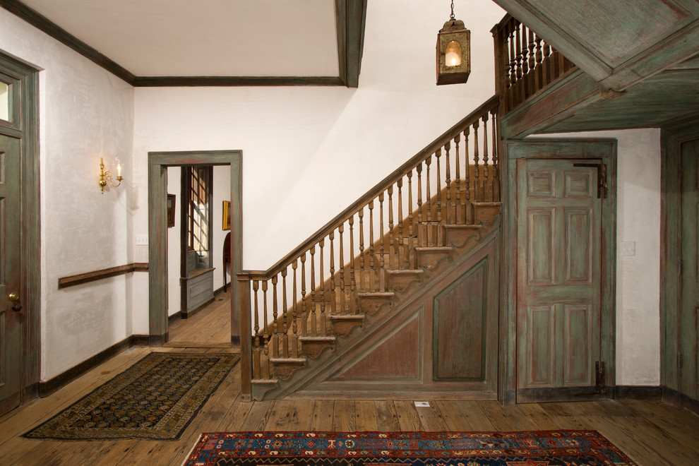 Mittelgroße Landhausstil Holztreppe in L-Form mit Holz-Setzstufen in Washington, D.C.