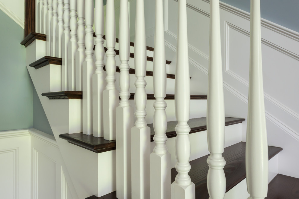 Источник вдохновения для домашнего уюта: лестница в классическом стиле