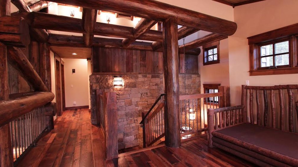 Пример оригинального дизайна: большая угловая лестница в стиле рустика с деревянными ступенями без подступенок