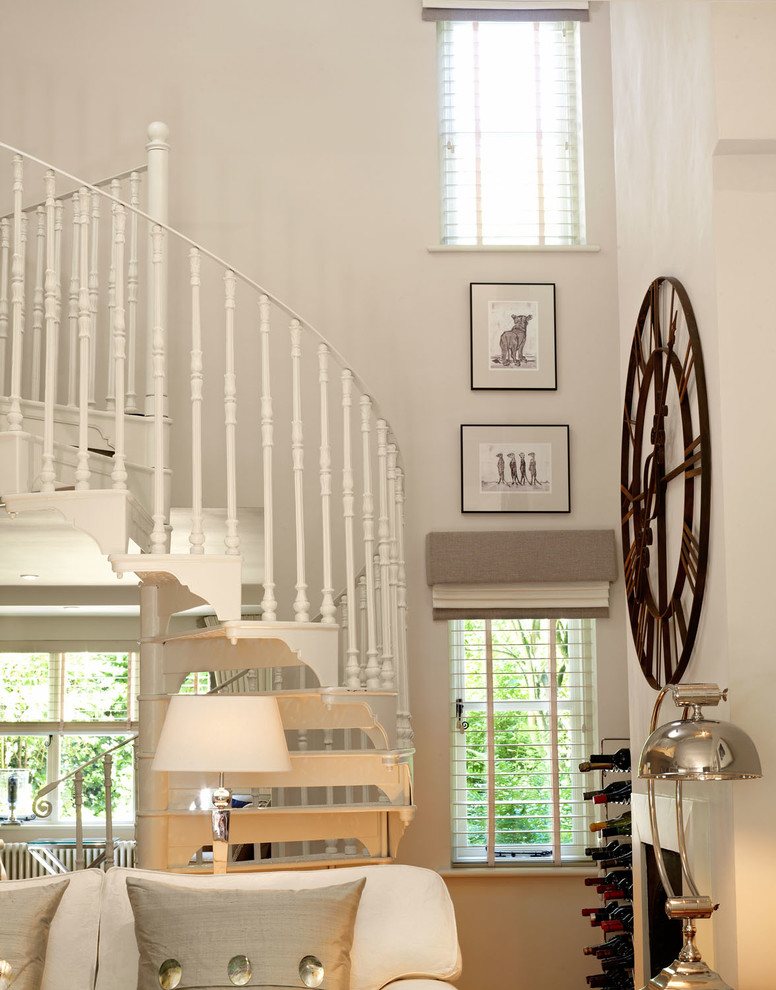 Свежая идея для дизайна: винтовая металлическая лестница среднего размера в современном стиле с металлическими ступенями - отличное фото интерьера