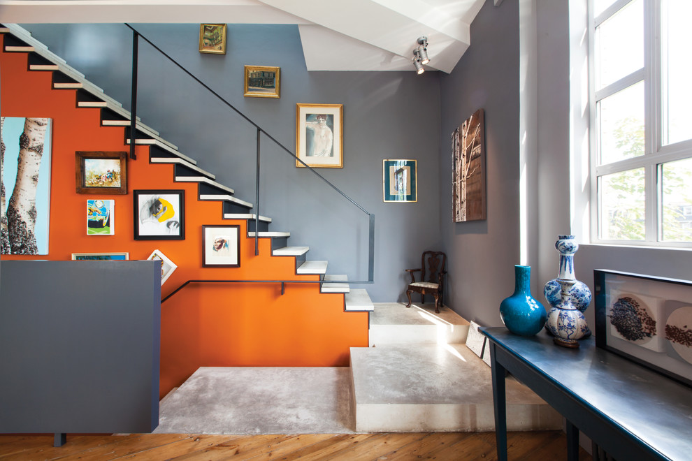 Источник вдохновения для домашнего уюта: прямая лестница среднего размера в стиле фьюжн с бетонными ступенями