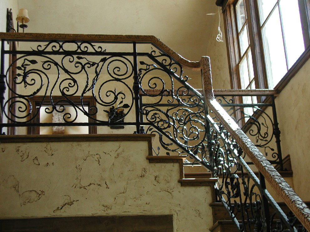 Foto de escalera en L de estilo americano grande con escalones de madera, contrahuellas de madera y barandilla de varios materiales