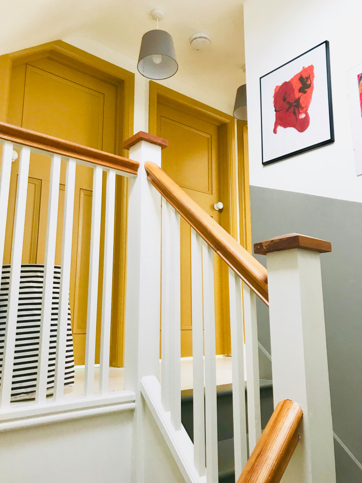ケンブリッジシャーにある低価格の小さなコンテンポラリースタイルのおしゃれな階段の写真