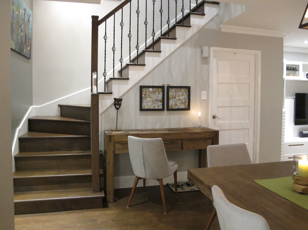 Ejemplo de escalera en L contemporánea de tamaño medio con escalones de madera, contrahuellas de madera y barandilla de madera