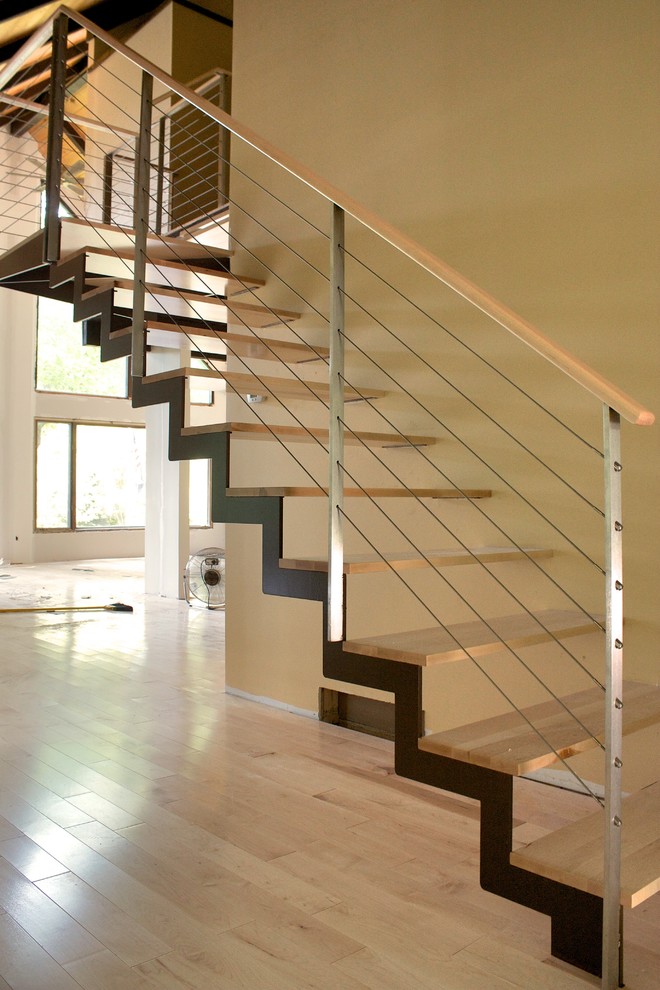 Inspiration pour un petit escalier sans contremarche minimaliste en L avec des marches en bois.