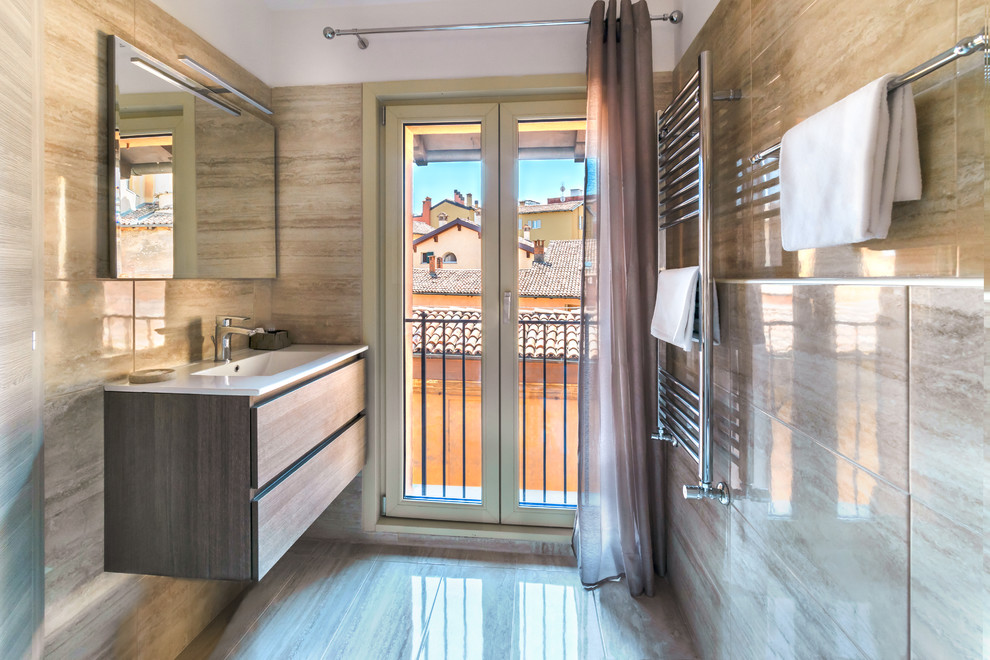 Идея дизайна: ванная комната в современном стиле с плоскими фасадами, фасадами цвета дерева среднего тона, коричневой плиткой, коричневыми стенами, душевой кабиной, консольной раковиной и коричневым полом