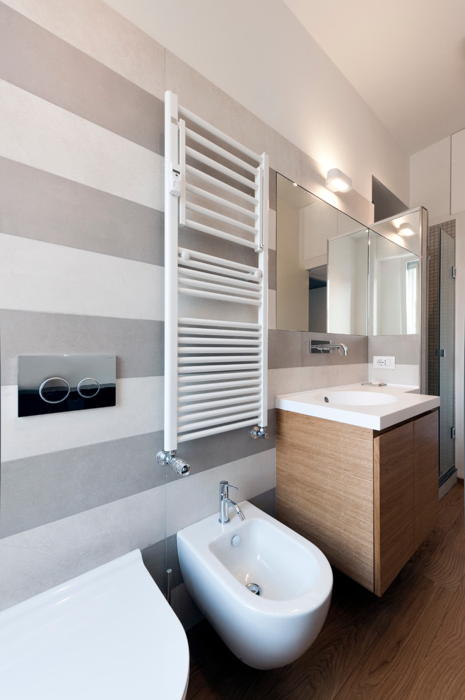 This is an example of a modern bathroom in Milan.