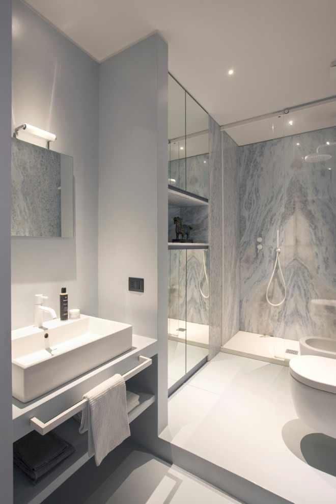 Inspiration for a contemporary bathroom in Milan.