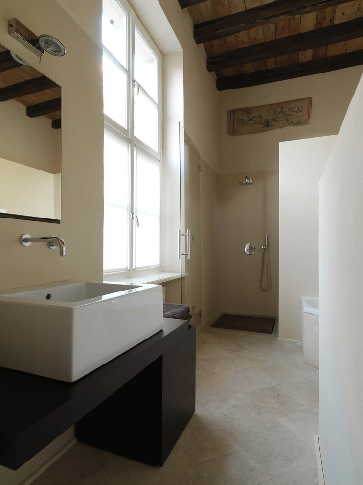 Modernes Badezimmer in Turin
