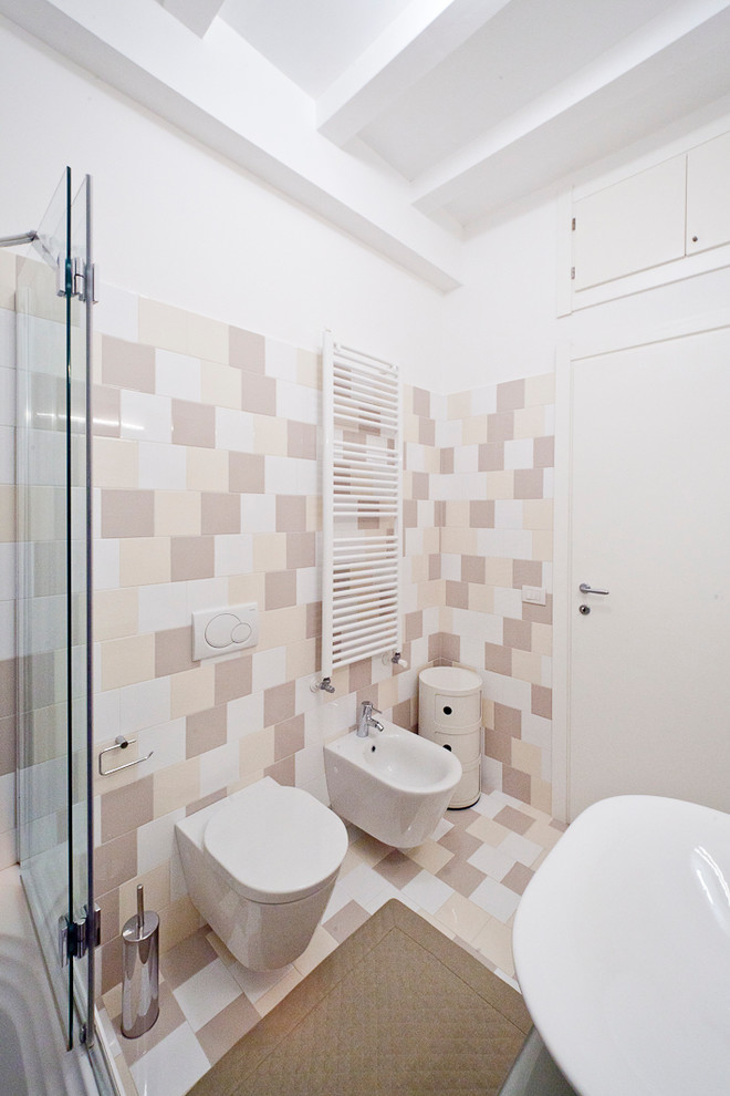 Photo of a contemporary bathroom in Milan.