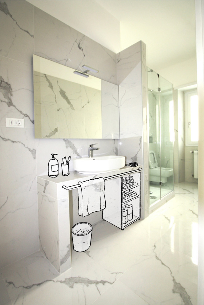 Пример оригинального дизайна: большая главная ванная комната в стиле модернизм с фасадами с выступающей филенкой, светлыми деревянными фасадами, душем без бортиков, раздельным унитазом, белой плиткой, керамогранитной плиткой, белыми стенами, полом из керамогранита, консольной раковиной, столешницей из искусственного камня, белым полом, душем с раздвижными дверями, белой столешницей, нишей, тумбой под одну раковину и подвесной тумбой